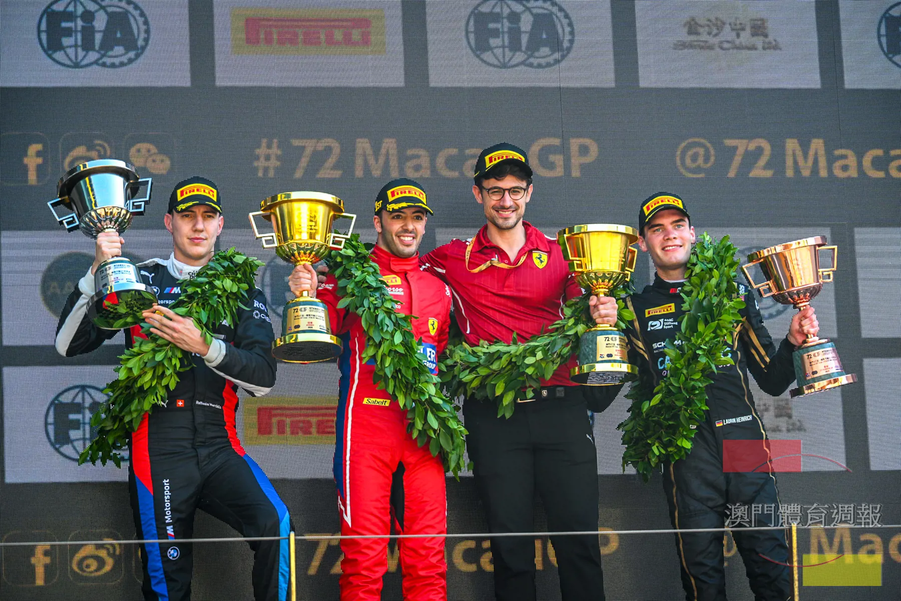 稿2 傅奧（左2）首於GT世界盃登頂.jpg